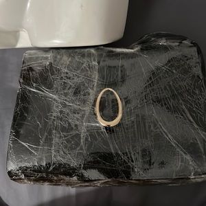 139. k+a black crossbody